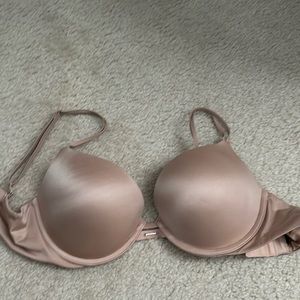 Victorias secret very sexy push up bra size 34D